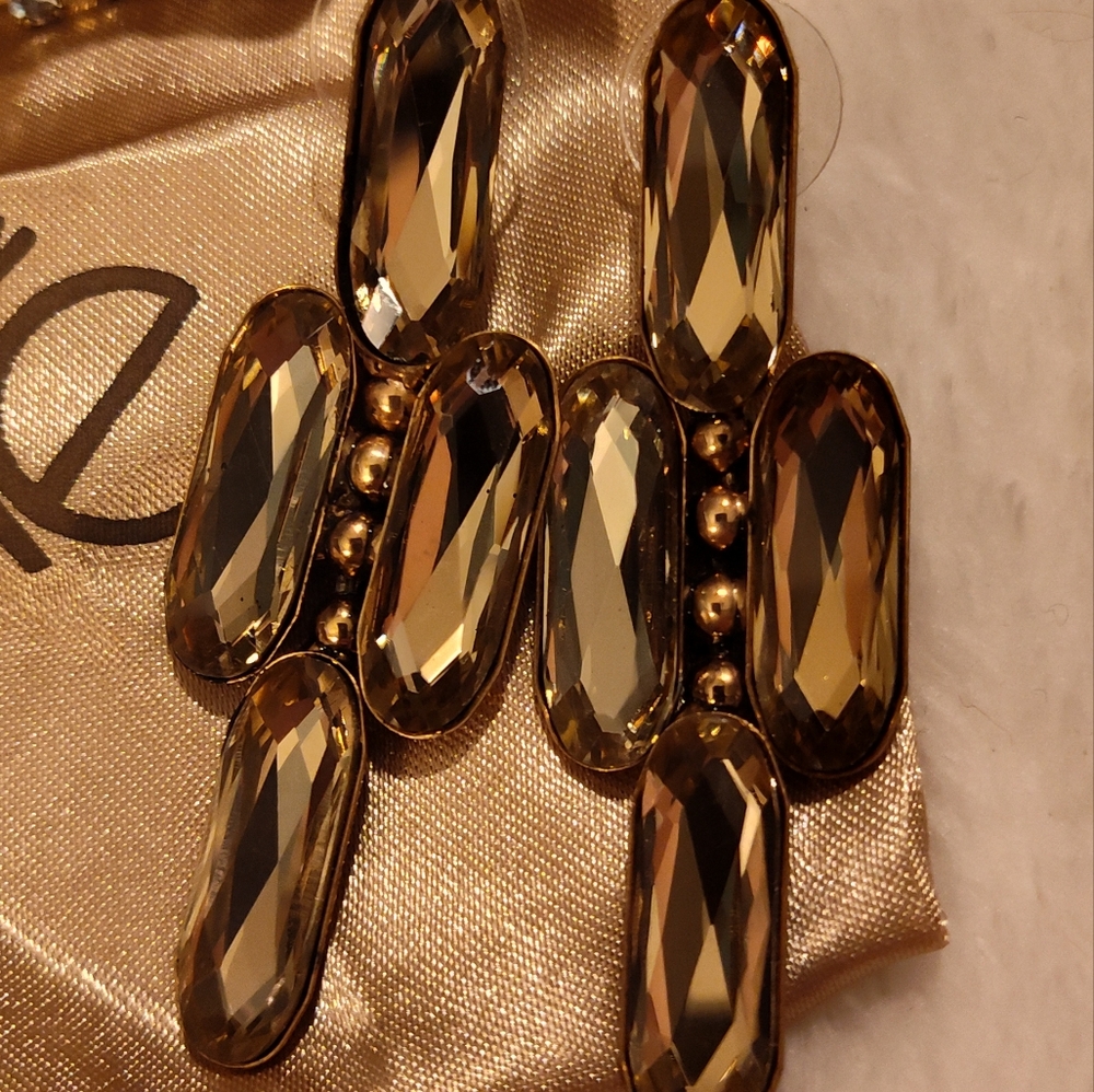 NWT! Cache Jewelry Set - Picture 11 of 13